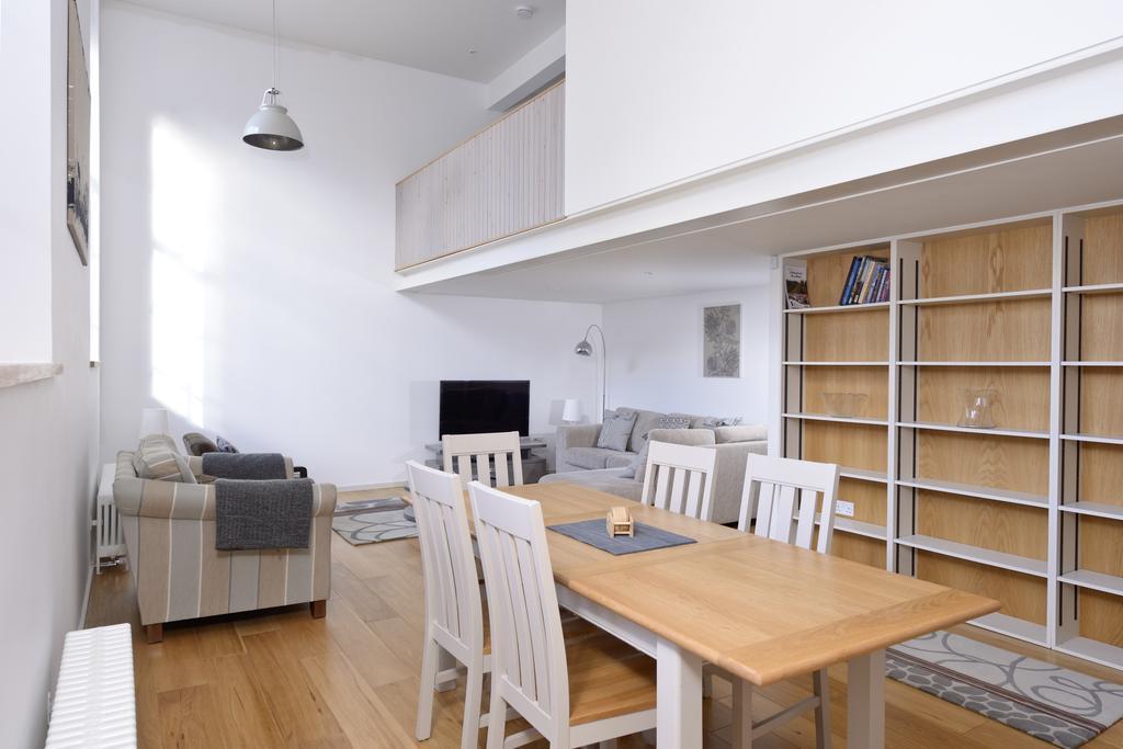 Appartamento Destiny Scotland - Broughton St Lofts Edimburgo Esterno foto