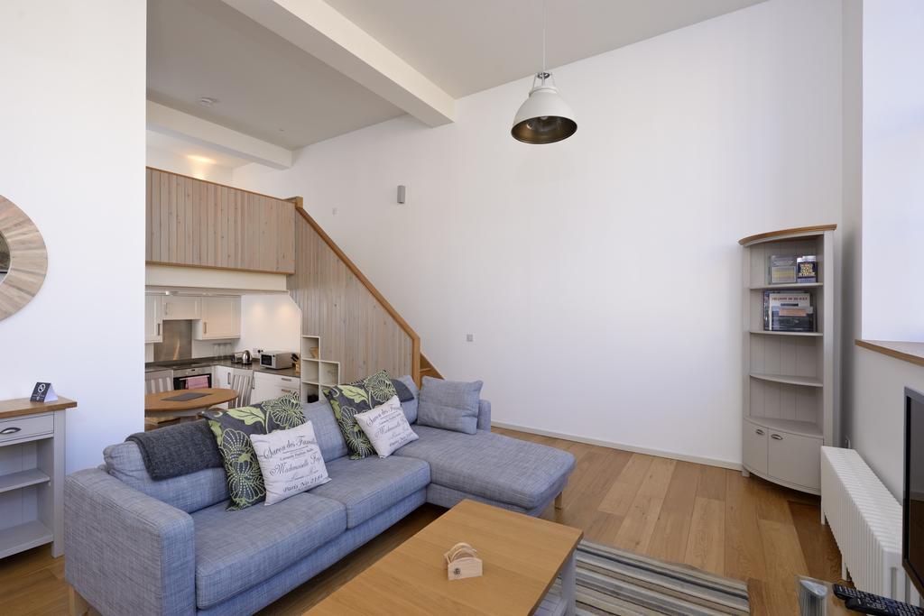 Appartamento Destiny Scotland - Broughton St Lofts Edimburgo Esterno foto